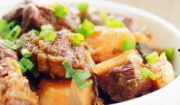 土豆牛腩爆料怎么做的视频,家常美味，一学就会的烹饪秘籍