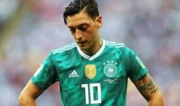 厄齐尔最新爆料信息,职业生涯转折与足球人生感悟